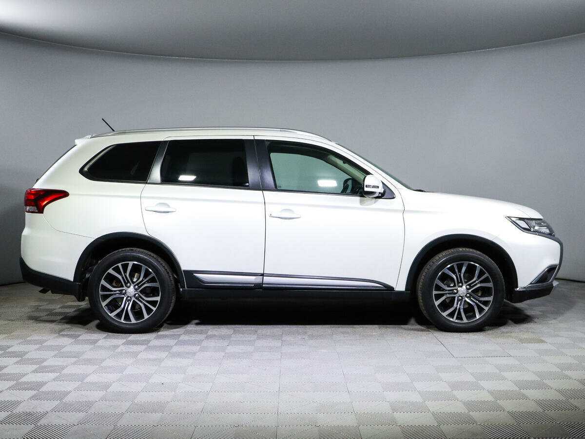 Mitsubishi Outlander 2016 года с пробегом. Фото: #2
