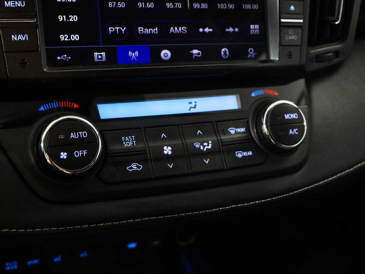 Б/У Тойота Рав4 2017 года. Фото: #13