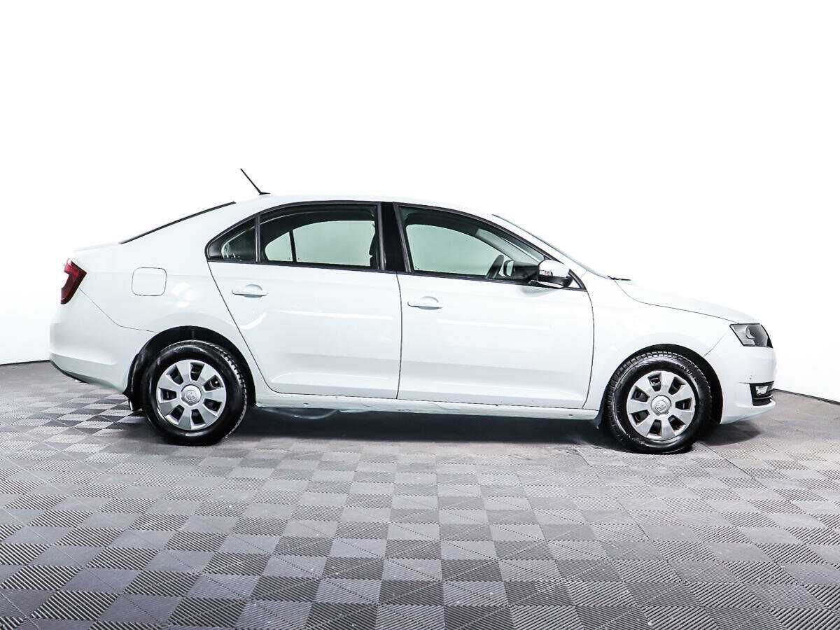 Б/У Шкода Рапид 2017 года. Фото: #3