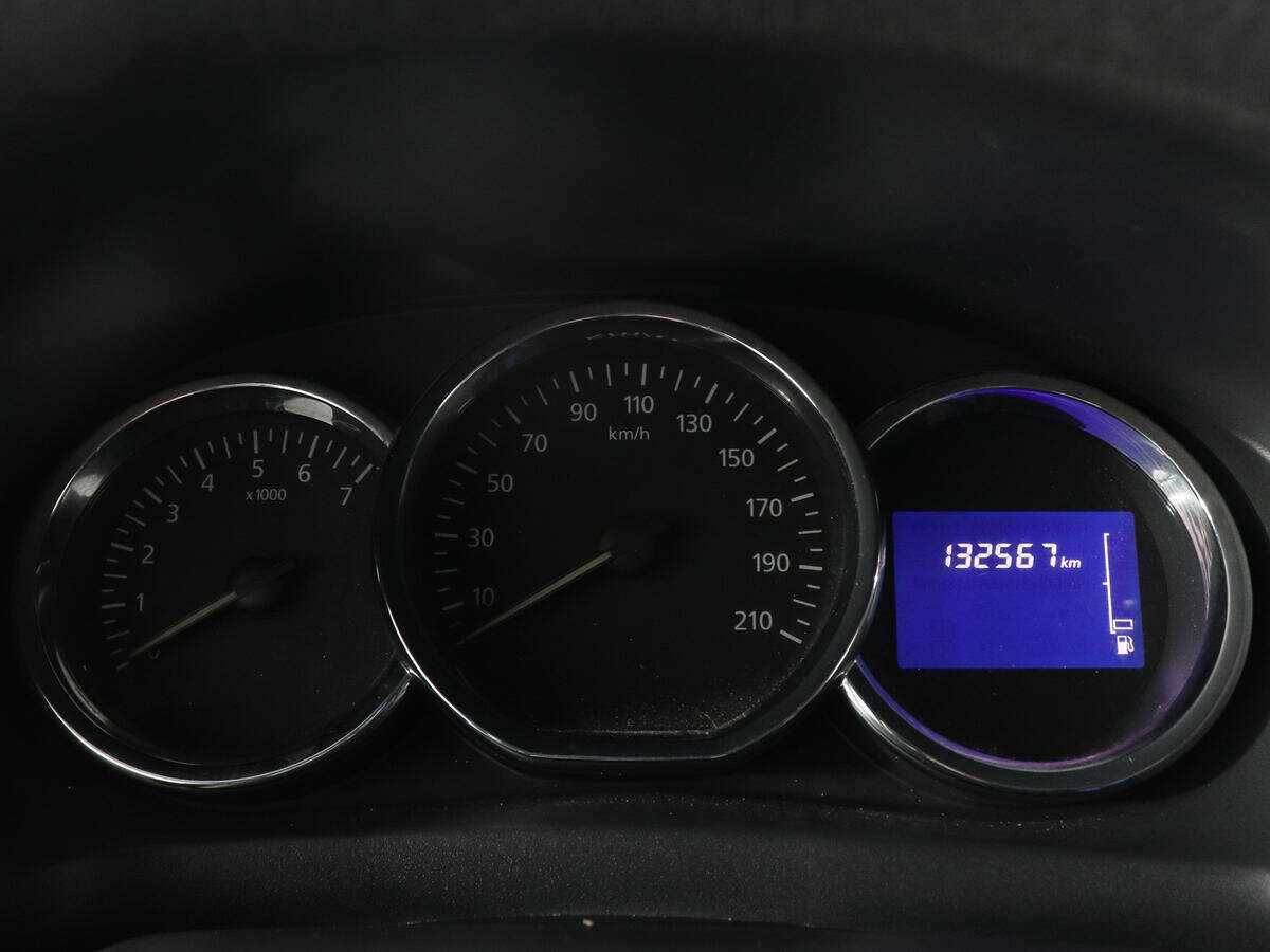 Б/У Рено Логан 2016 года. Фото: #10