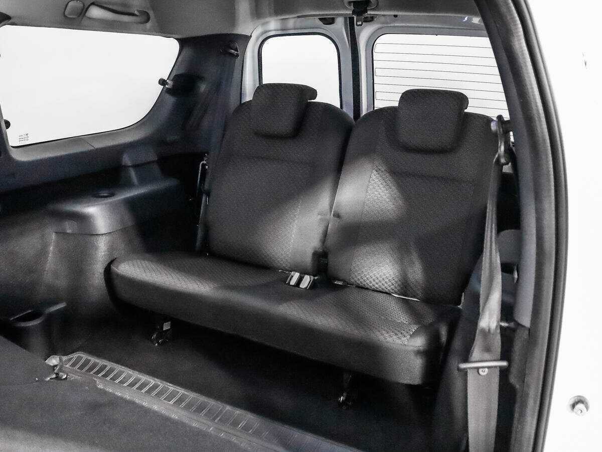 Б/У Лада (ВАЗ) Ларгус 2014 года. Фото: #10