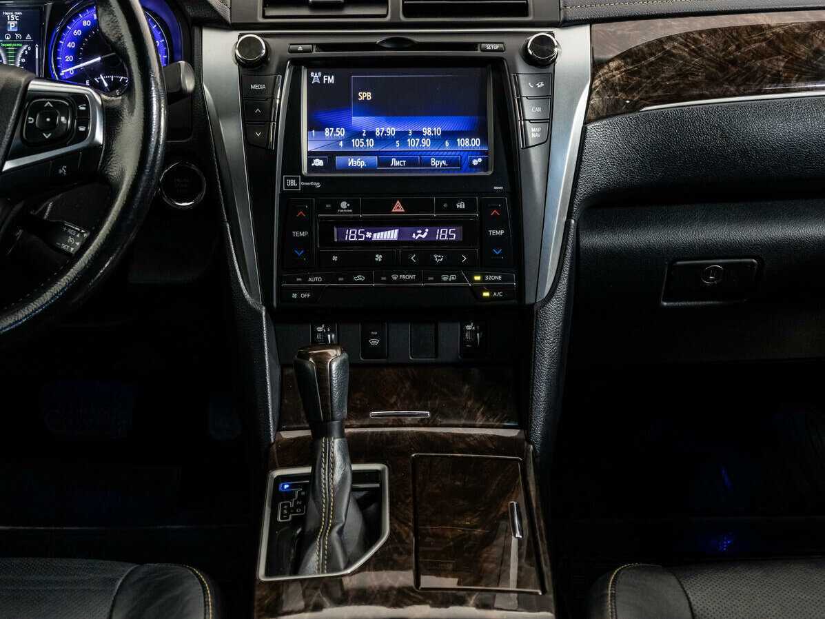 Б/У Тойота Камри 2016 года. Фото: #11