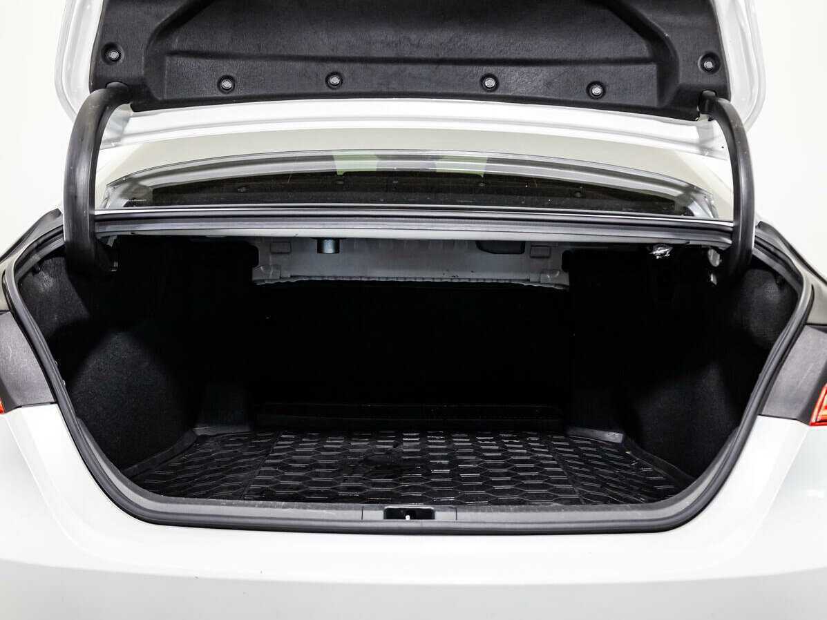 Б/У Тойота Камри 2018 года. Фото: #16