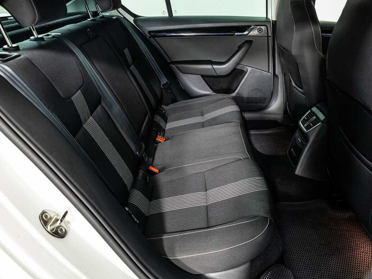 Б/У Шкода Октавия 2018 года. Фото: #9