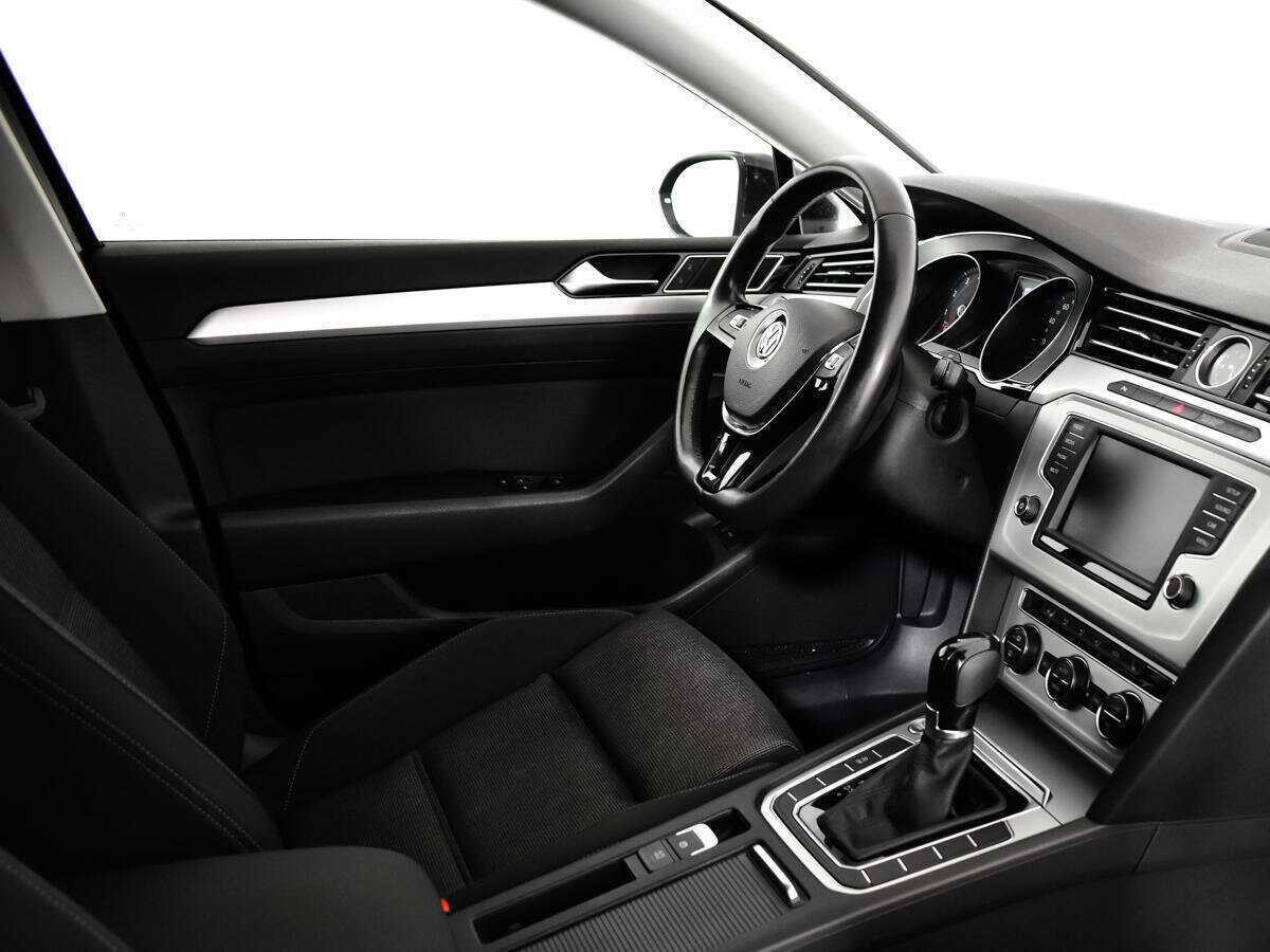 Б/У Фольксваген Пассат 2016 года. Фото: #4