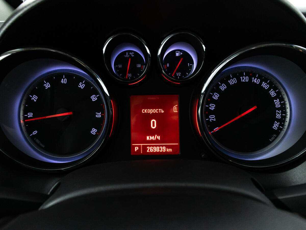 Б/У Опель Астра 2012 года. Фото: #11