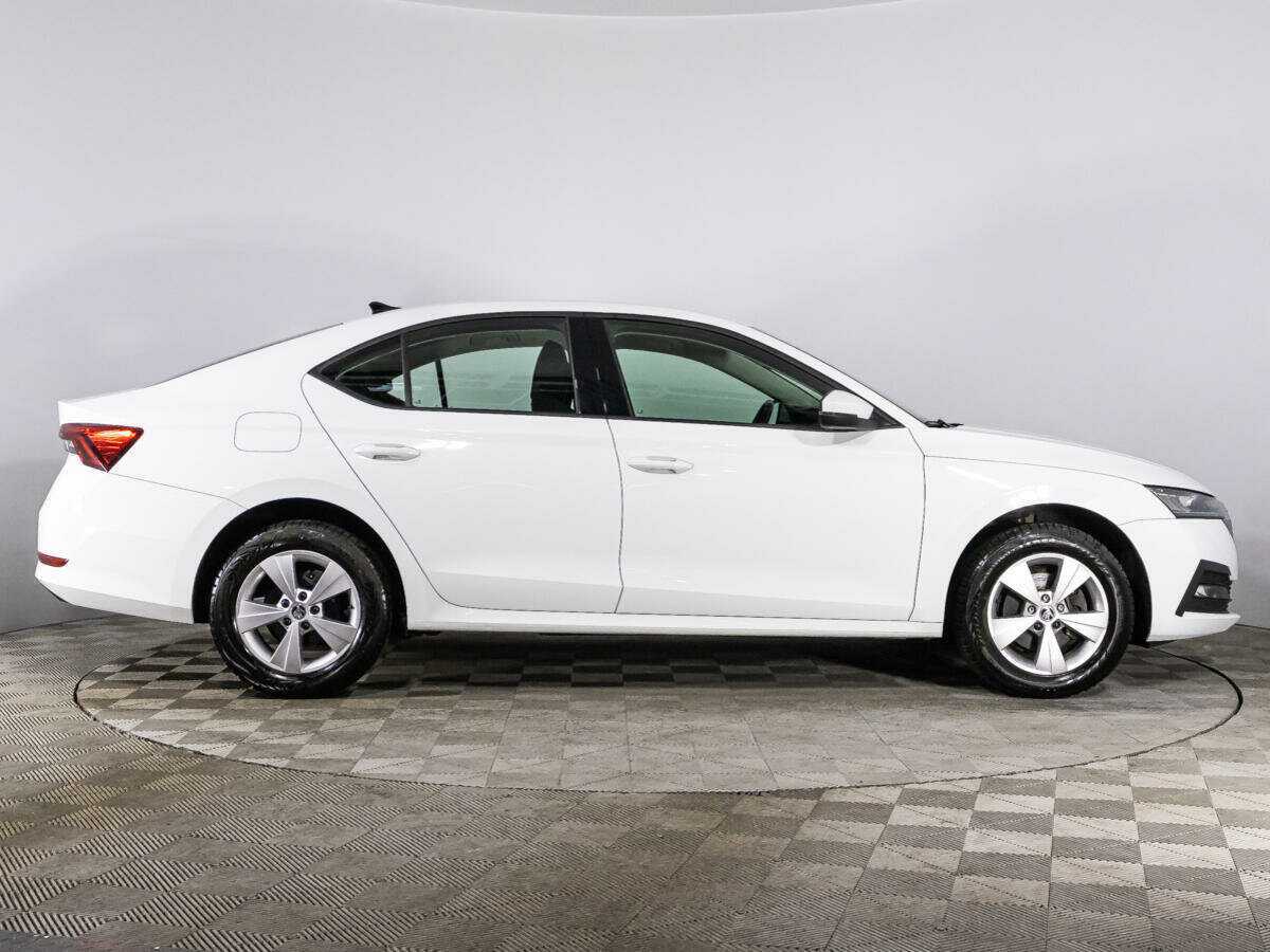 Б/У Шкода Октавия 2021 года. Фото: #3