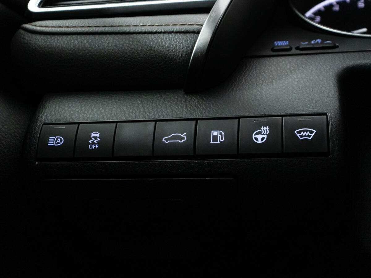 Б/У Тойота Камри 2018 года. Фото: #18