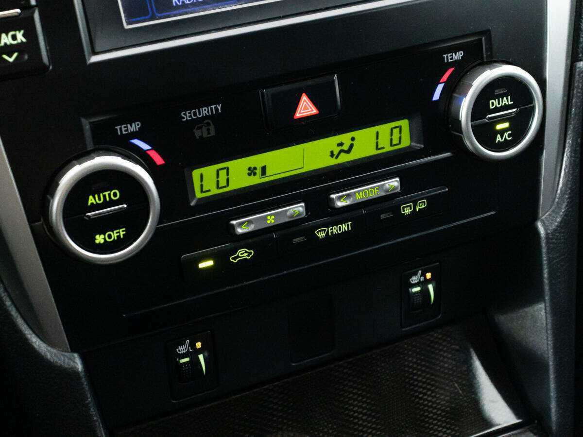 Б/У Тойота Камри 2014 года. Фото: #14