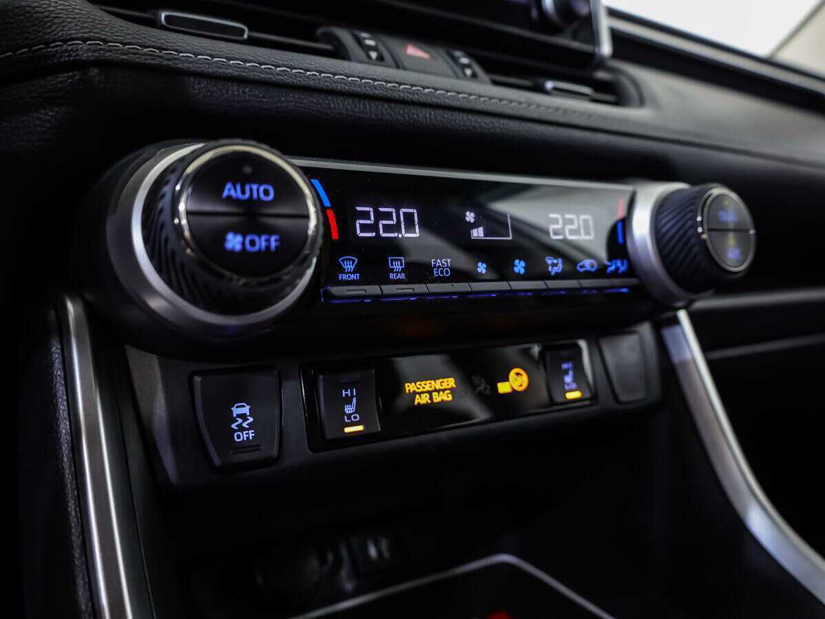 Toyota RAV4 2020 года с пробегом. Фото: #11