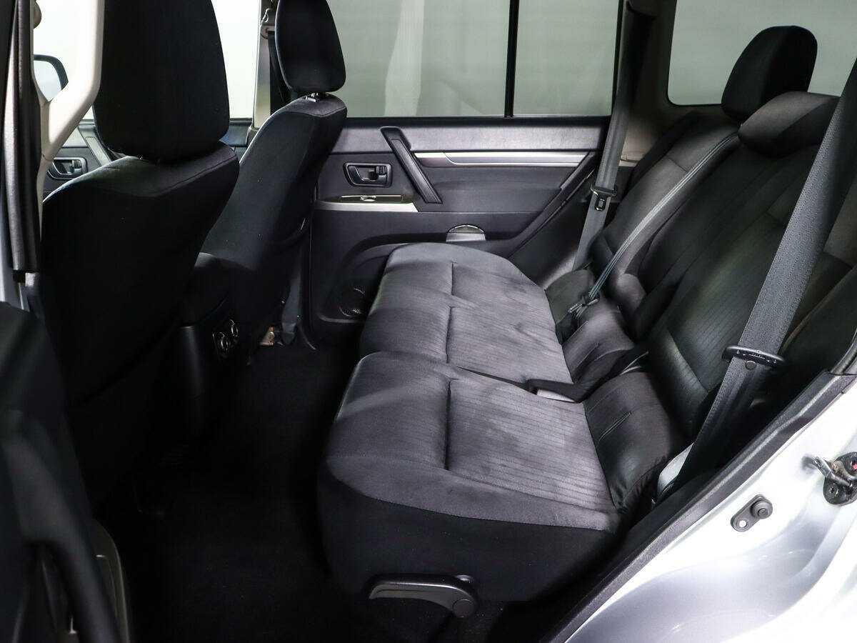 Б/У Митсубиши Паджеро 2012 года. Фото: #6