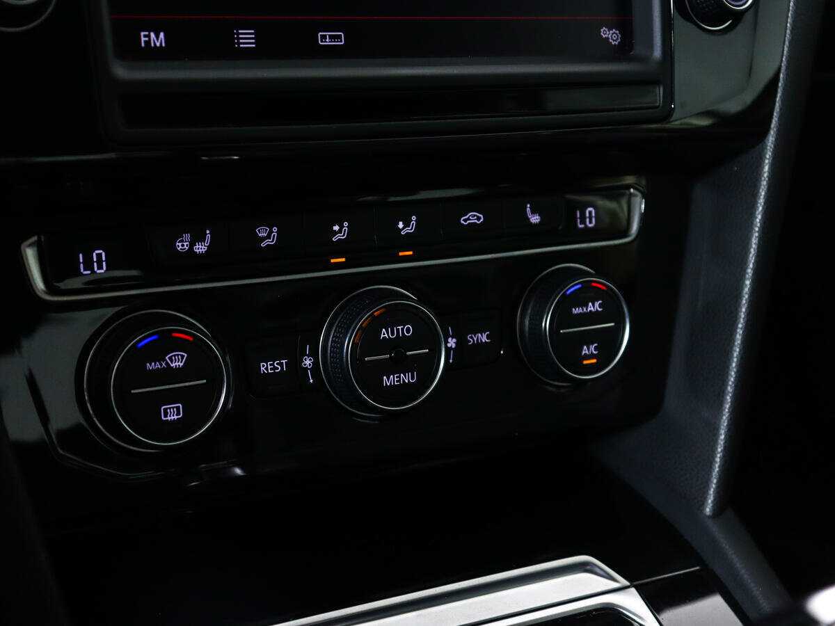 Б/У Фольксваген Пассат 2016 года. Фото: #14