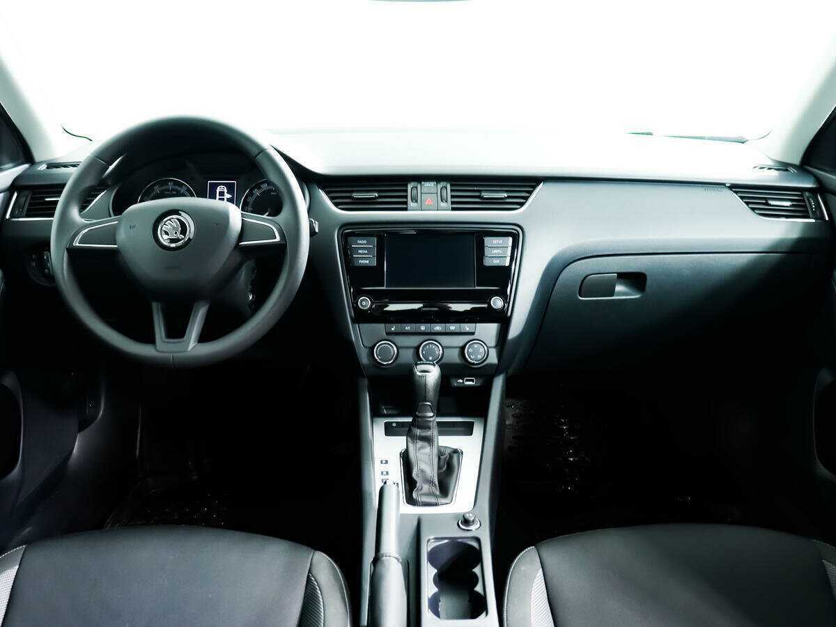 Б/У Шкода Октавия 2018 года. Фото: #9