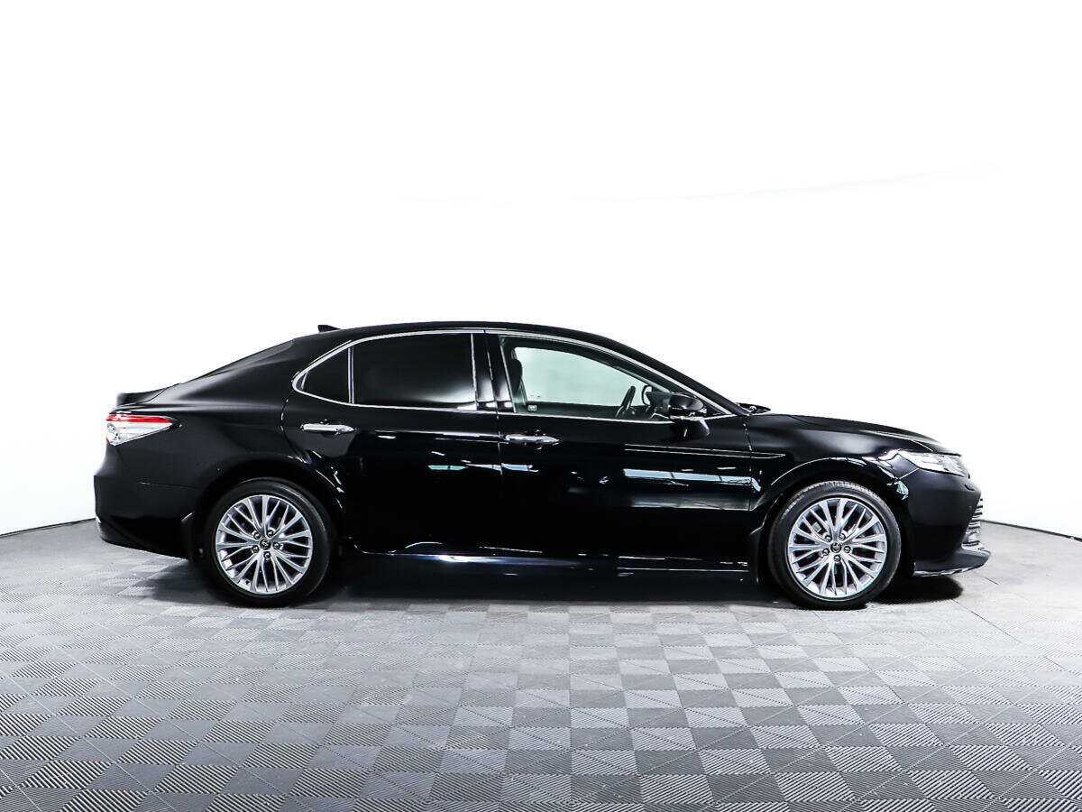 Toyota Camry 2018 года с пробегом. Фото: #3