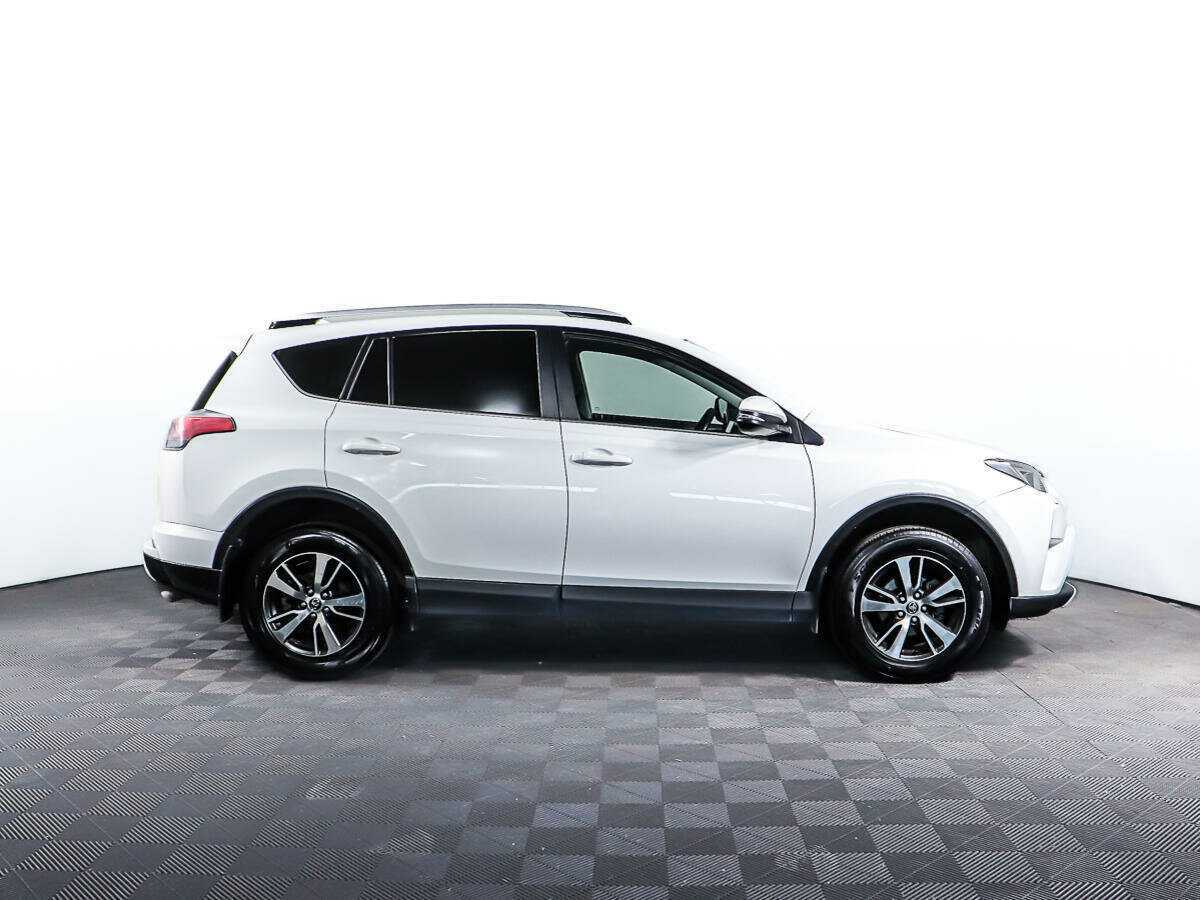 Б/У Тойота Рав4 2017 года. Фото: #3