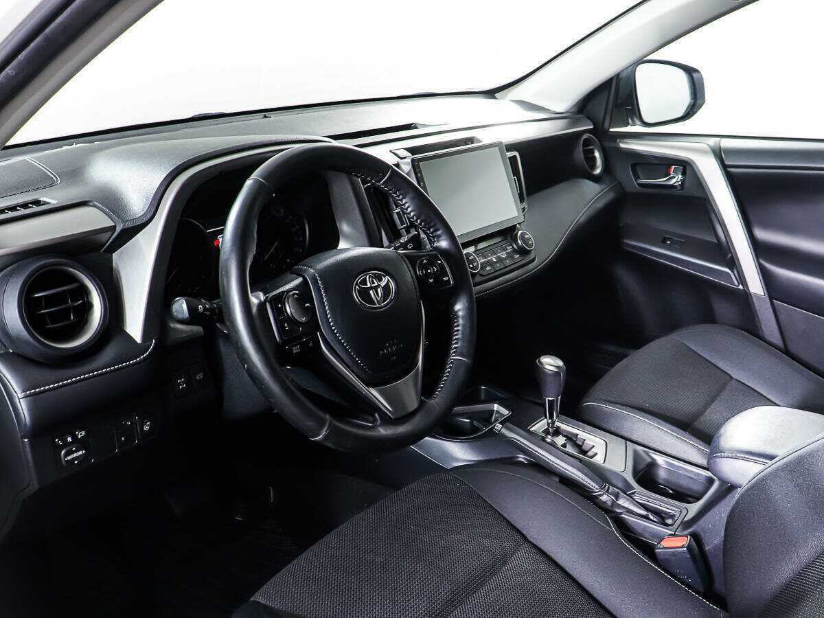 Б/У Тойота Рав4 2017 года. Фото: #12