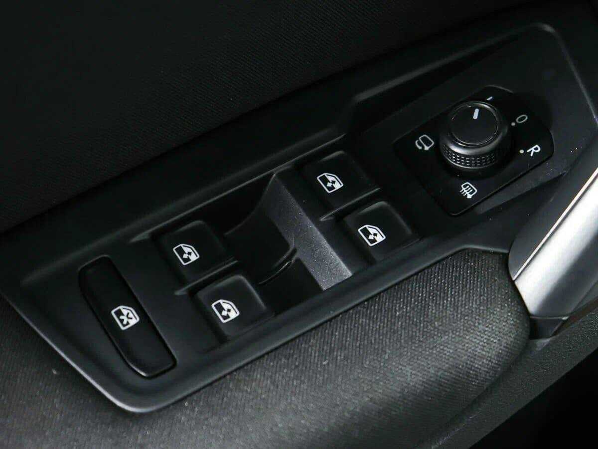 Б/У Фольксваген Тигуан 2018 года. Фото: #19