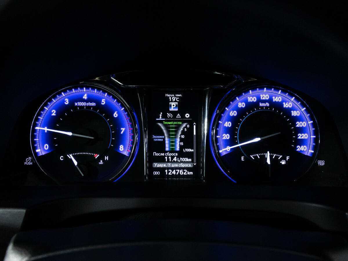 Б/У Тойота Камри 2016 года. Фото: #11