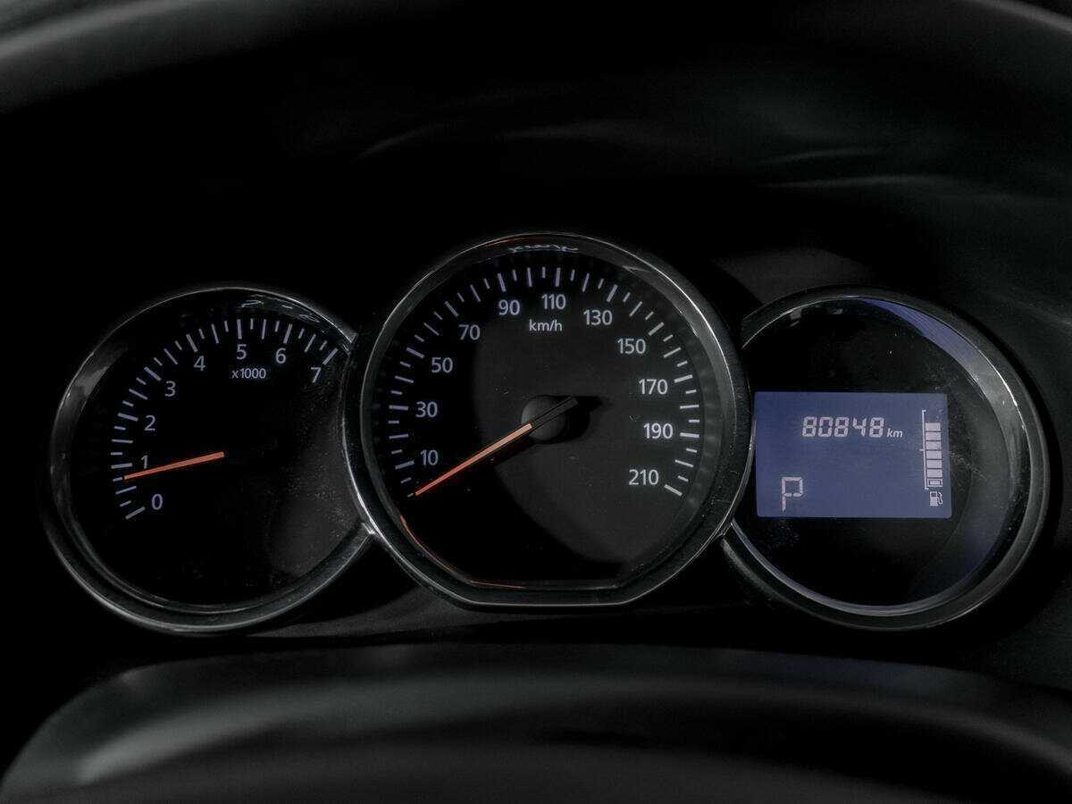 Б/У Рено Логан 2017 года. Фото: #10