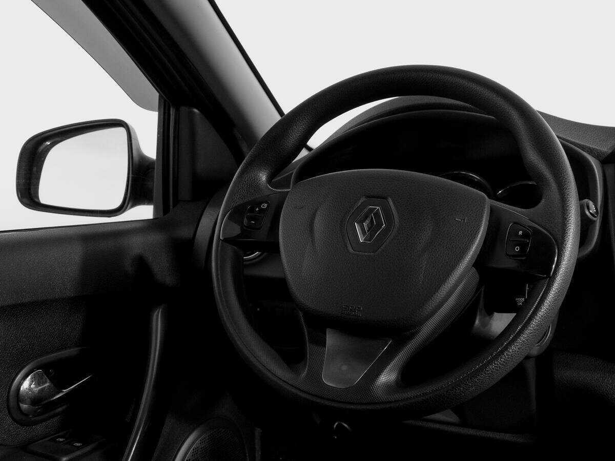 Б/У Рено Логан 2017 года. Фото: #13