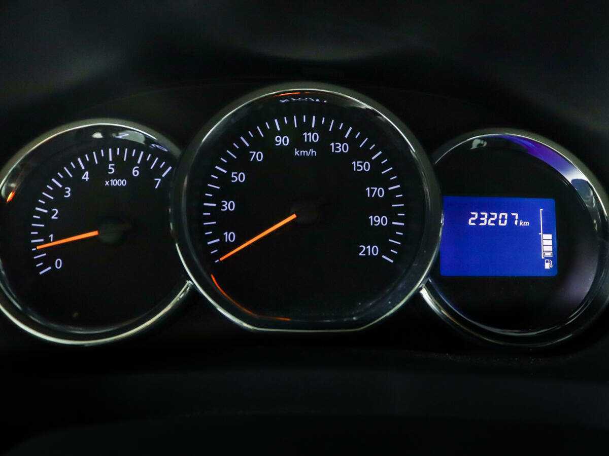 Б/У Рено Логан 2014 года. Фото: #8