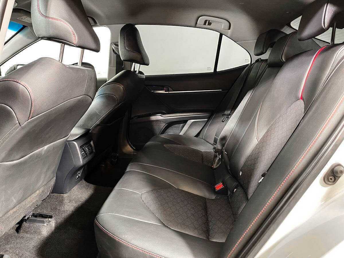 Toyota Camry 2020 года с пробегом. Фото: #9