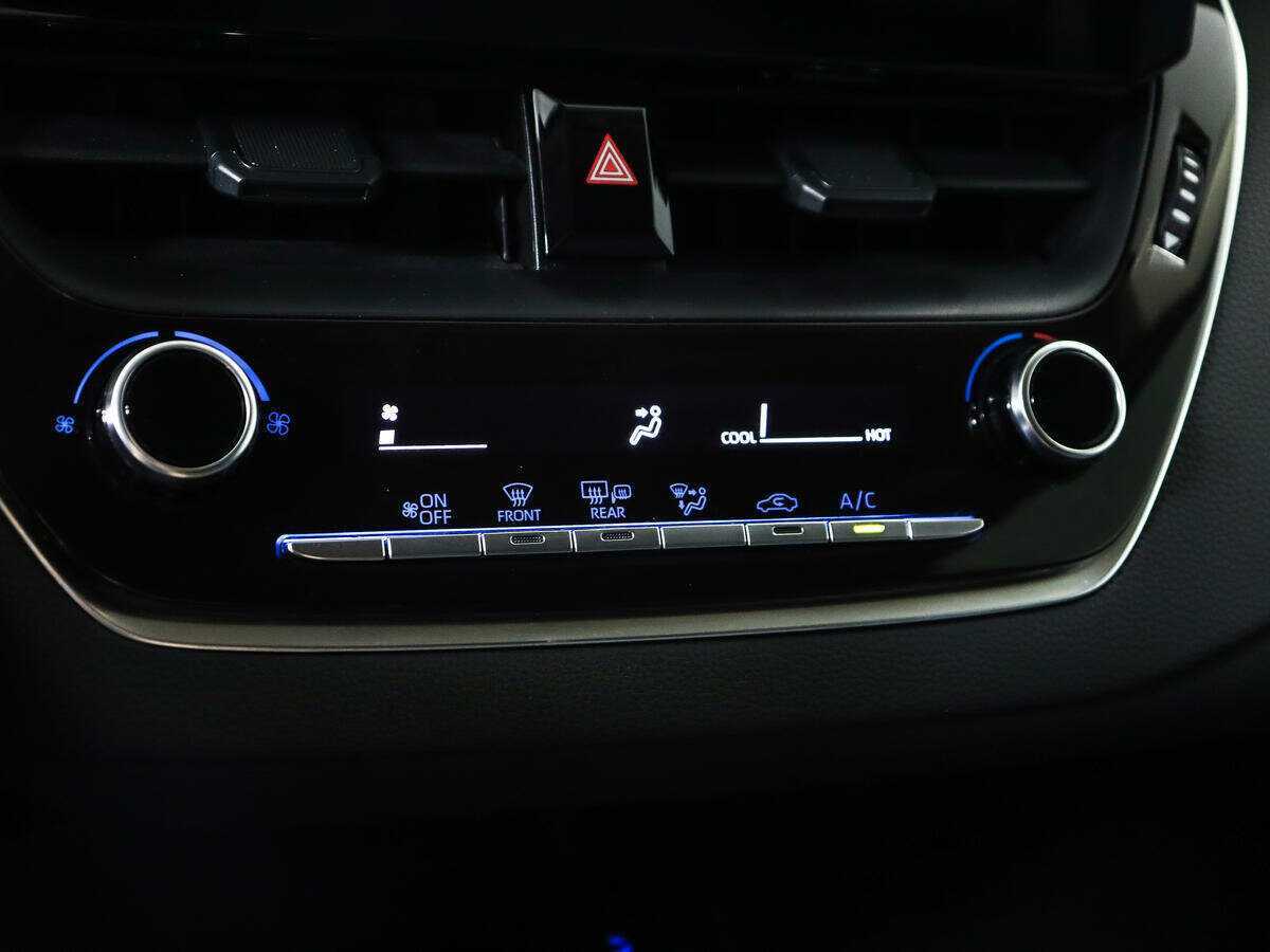 Б/У Тойота Королла 2019 года. Фото: #13