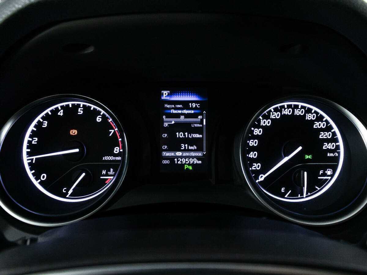 Б/У Тойота Камри 2018 года. Фото: #11