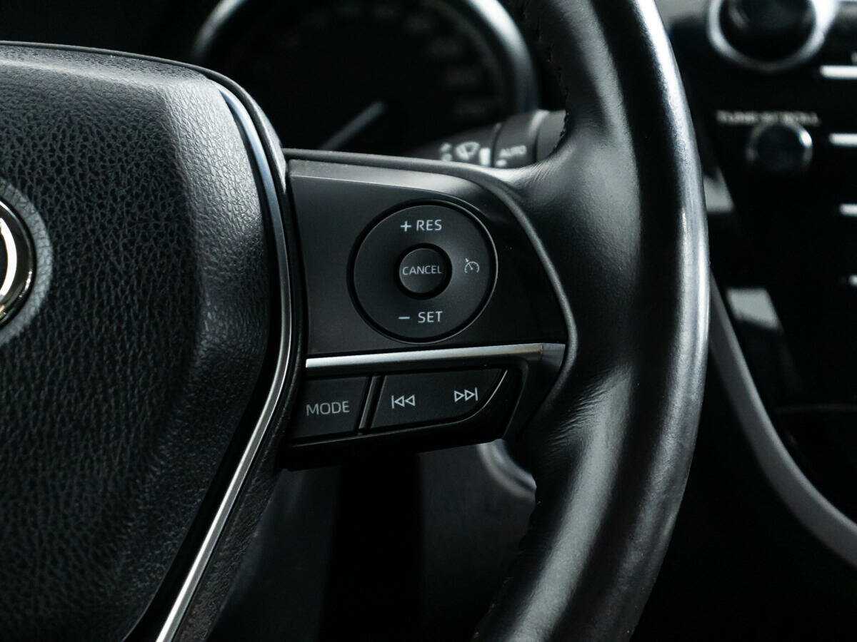 Б/У Тойота Камри 2018 года. Фото: #18