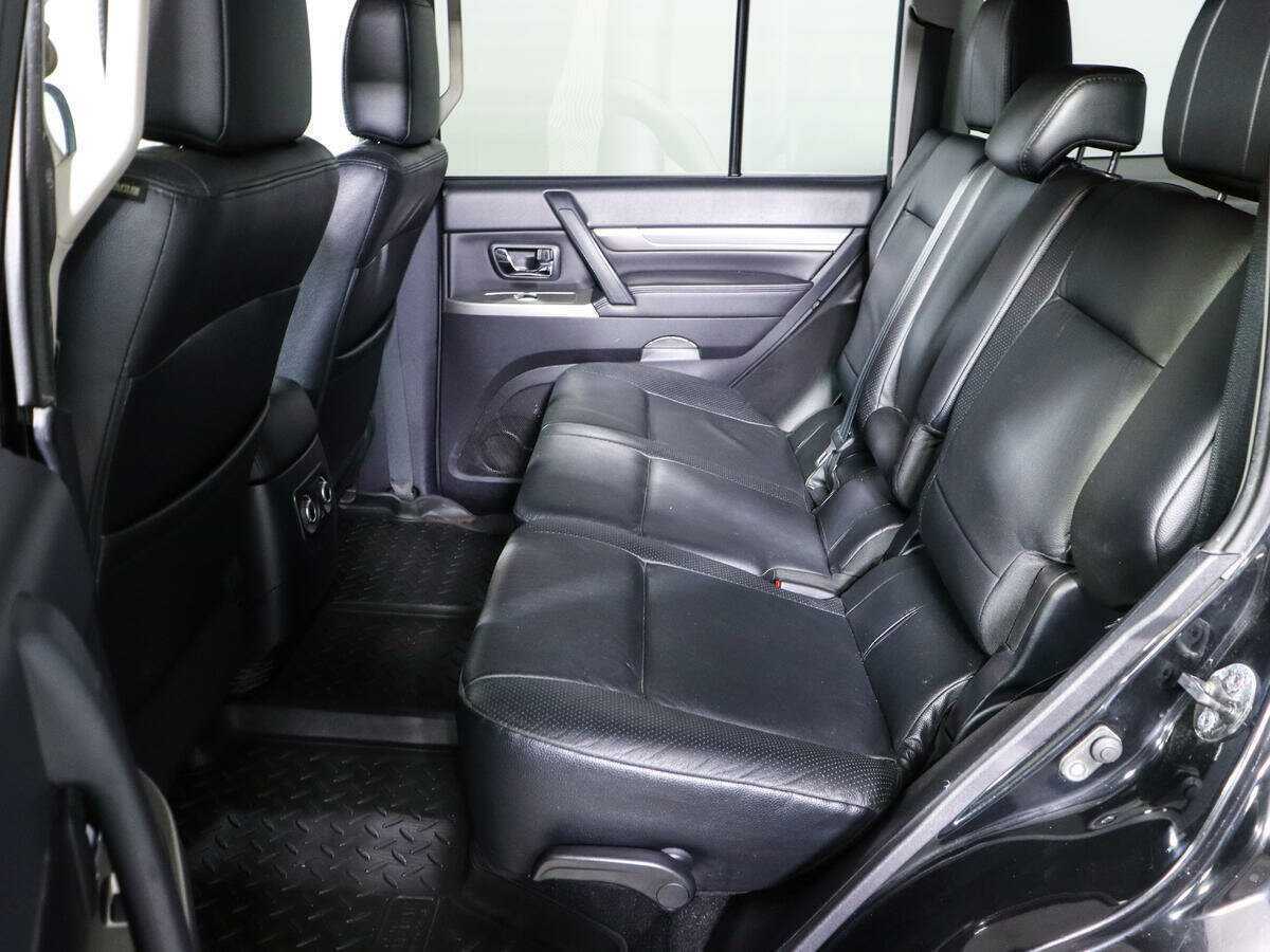 Б/У Митсубиши Паджеро 2012 года. Фото: #7