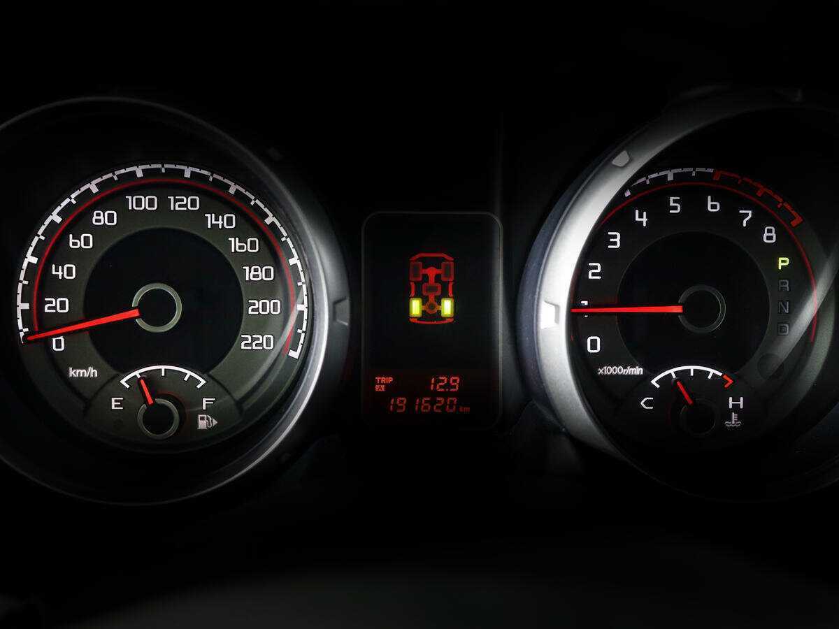 Б/У Митсубиши Паджеро 2012 года. Фото: #8