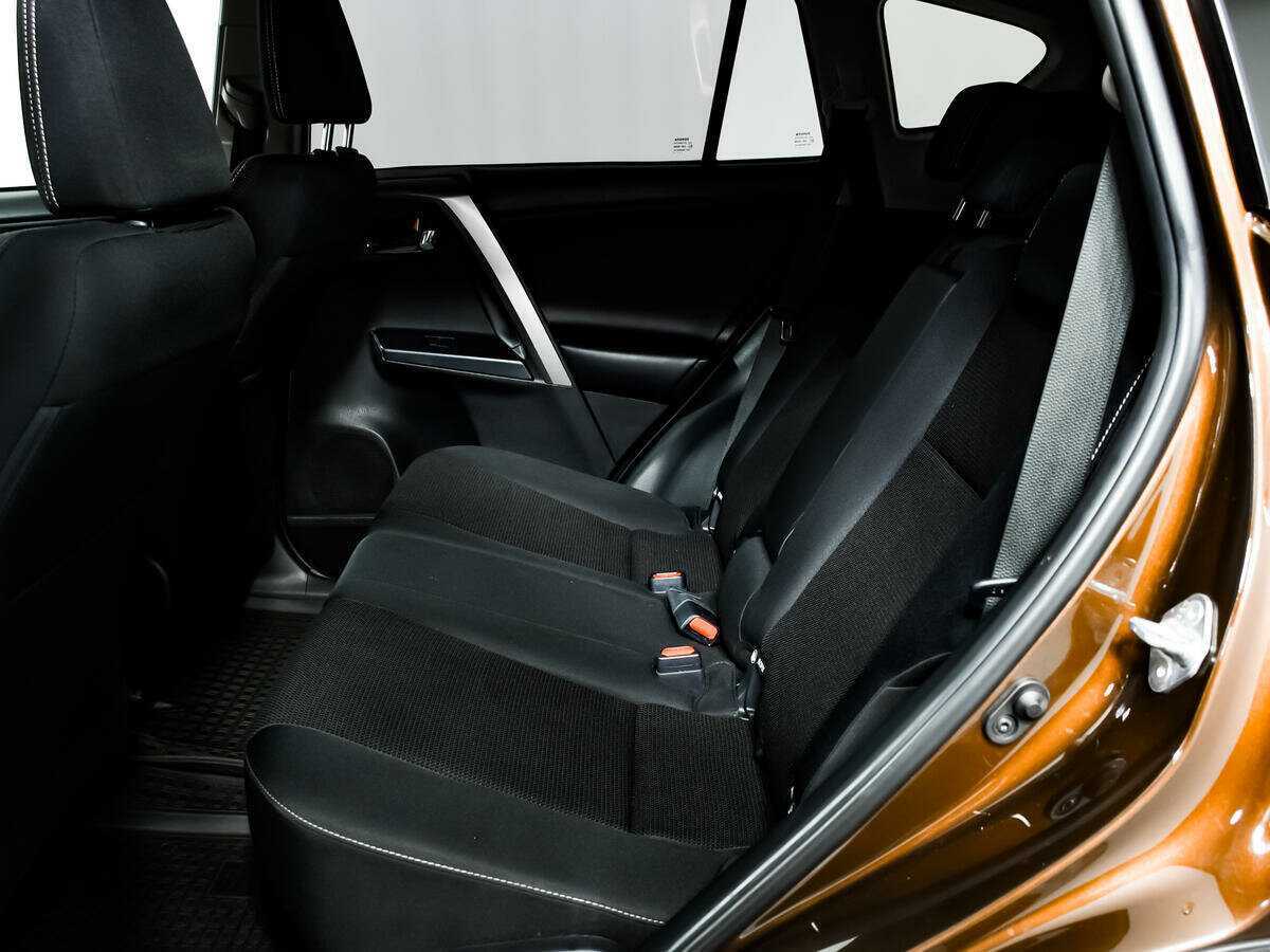 Toyota RAV4 2017 года с пробегом. Фото: #11