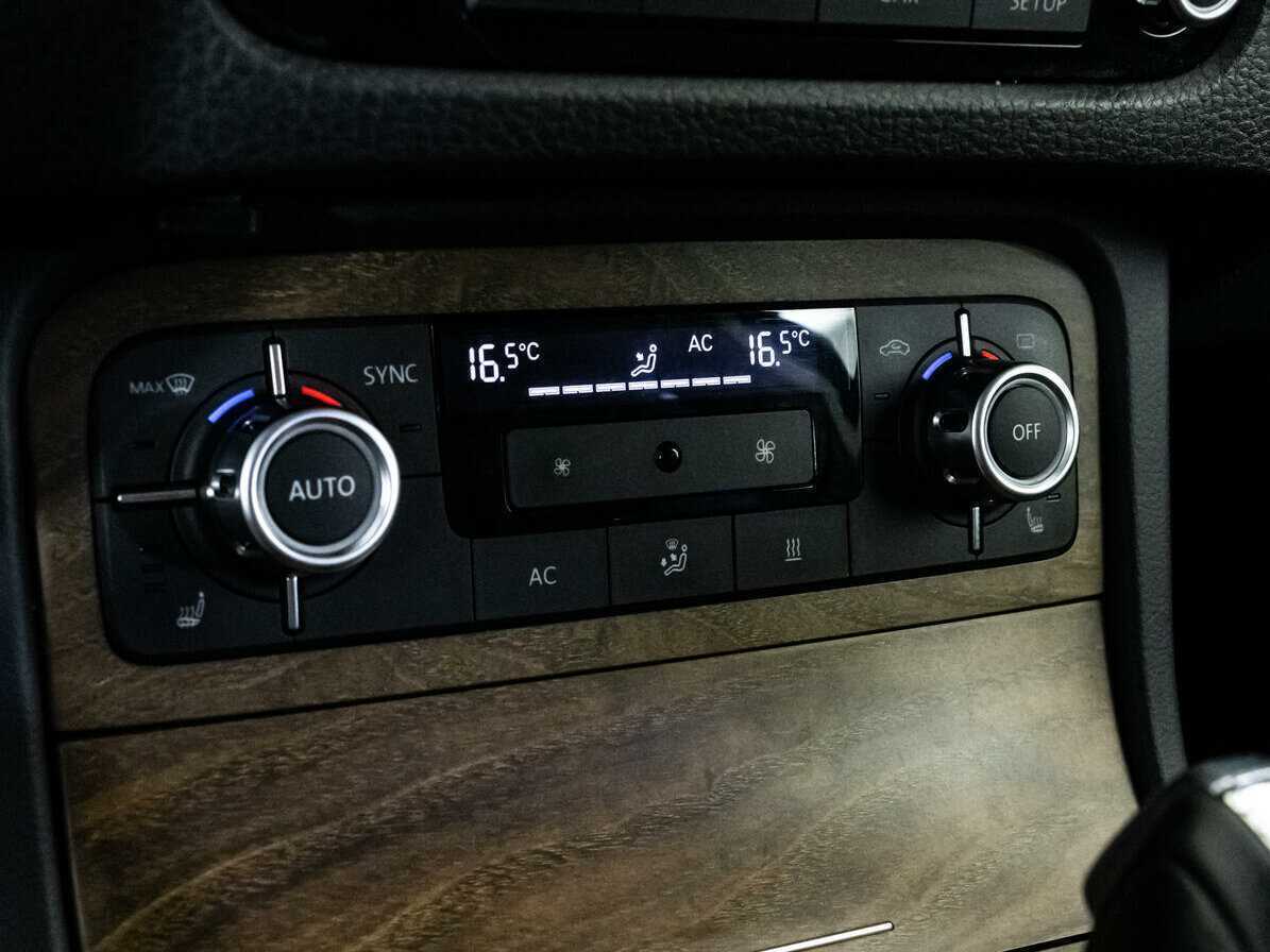 Б/У Фольксваген Туарег 2012 года. Фото: #12