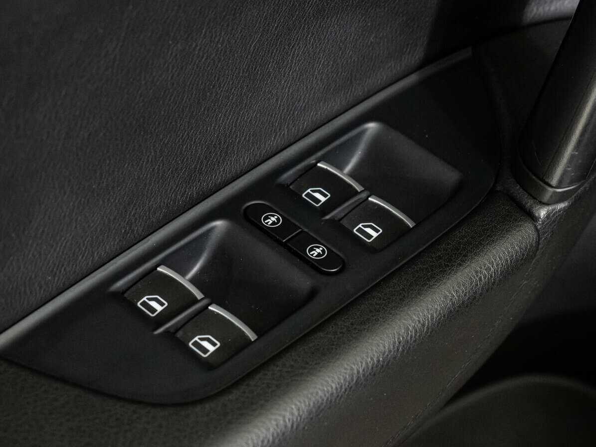 Б/У Фольксваген Туарег 2012 года. Фото: #18