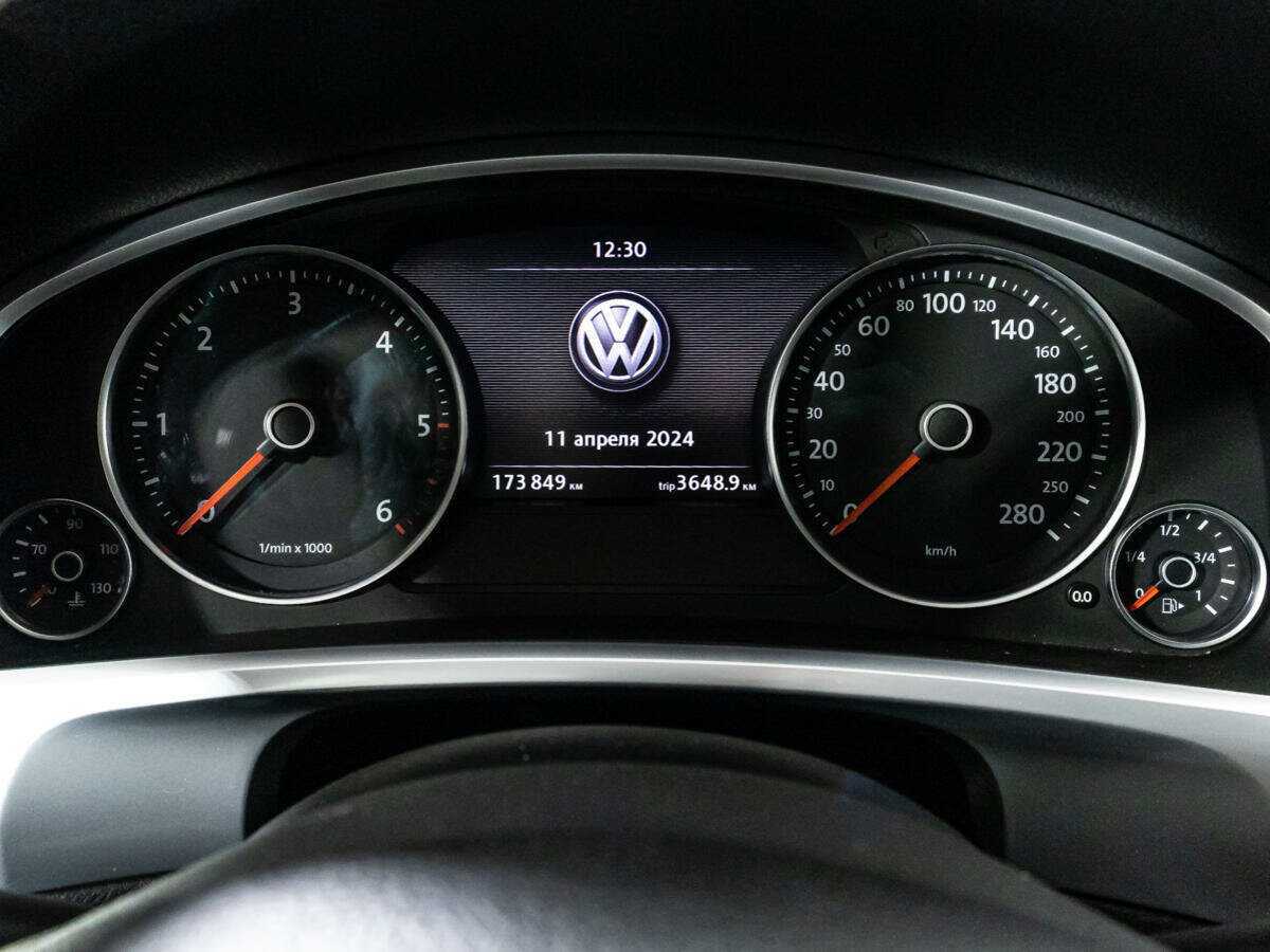 Б/У Фольксваген Туарег 2013 года. Фото: #11