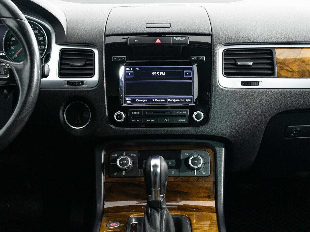 Б/У Фольксваген Туарег 2013 года. Фото: #13