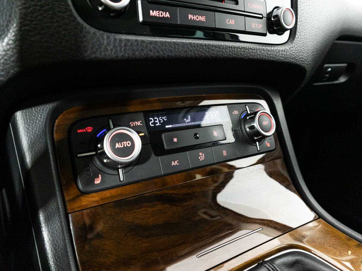 Б/У Фольксваген Туарег 2013 года. Фото: #18