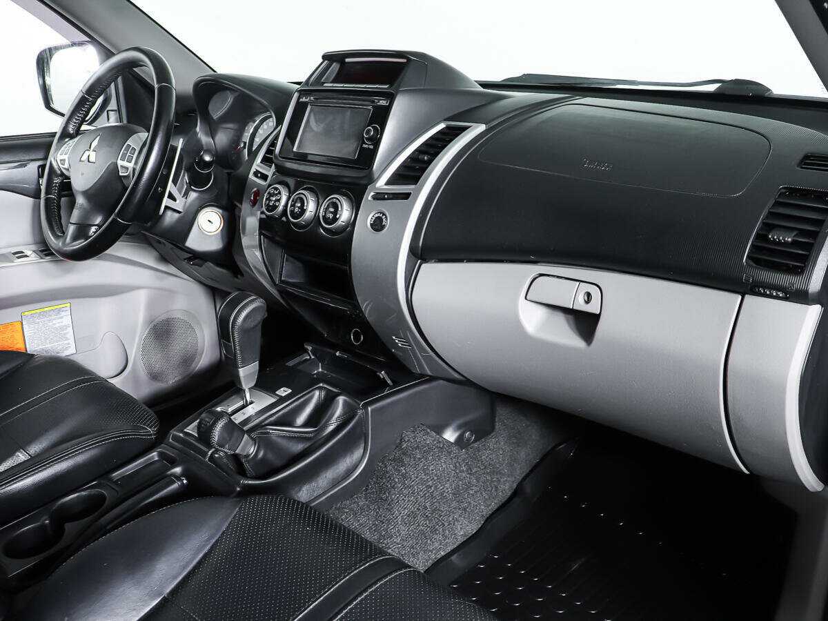 Mitsubishi Pajero Sport 2014 года с пробегом. Фото: #7