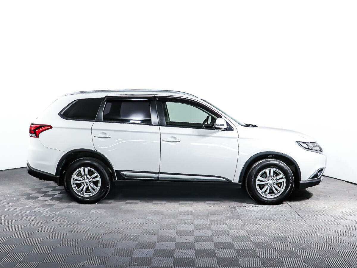 Mitsubishi Outlander 2018 года с пробегом. Фото: #3
