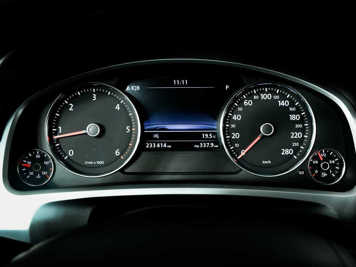 Б/У Фольксваген Туарег 2012 года. Фото: #9