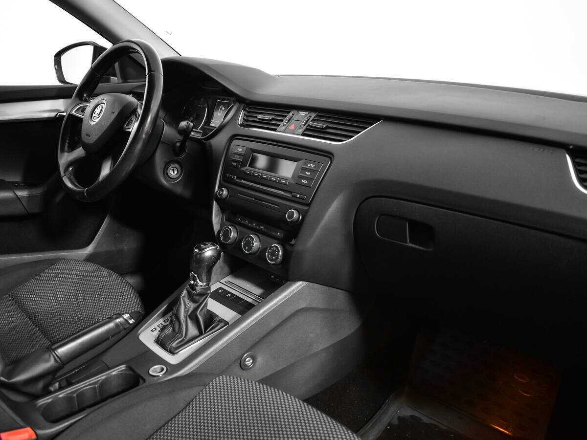 Б/У Шкода Октавия 2013 года. Фото: #6