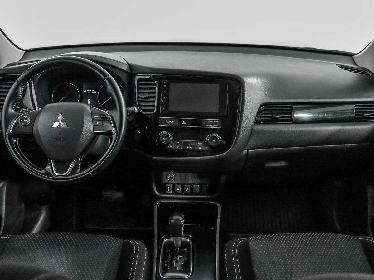 Mitsubishi Outlander 2018 года с пробегом. Фото: #11