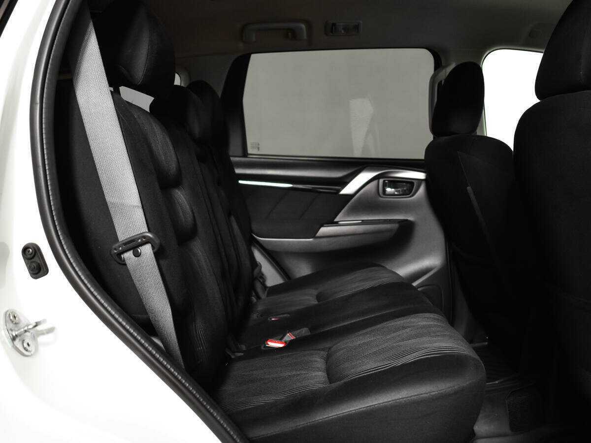 Mitsubishi Pajero Sport 2017 года с пробегом. Фото: #9