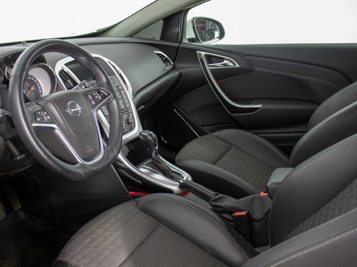 Б/У Опель Астра 2014 года. Фото: #9