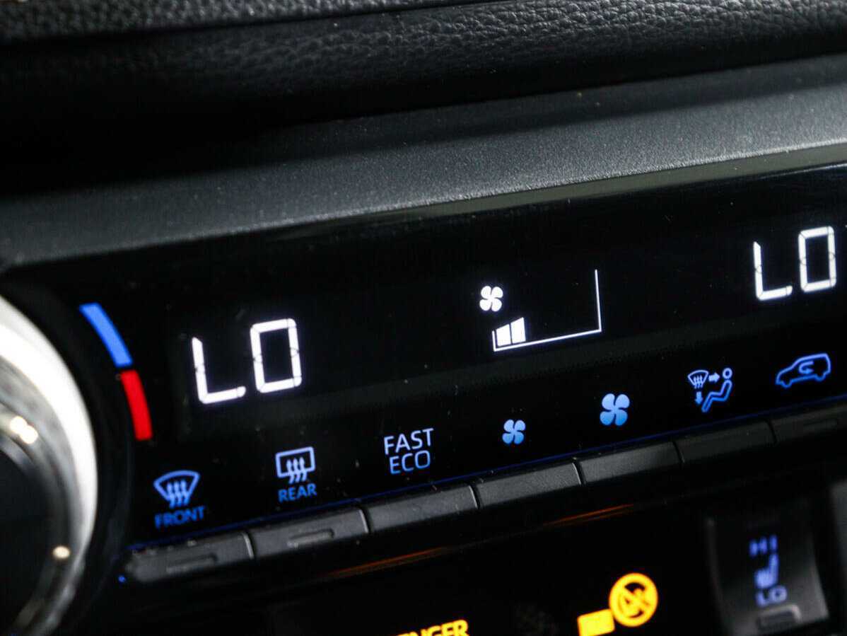 Toyota RAV4 2020 года с пробегом. Фото: #20