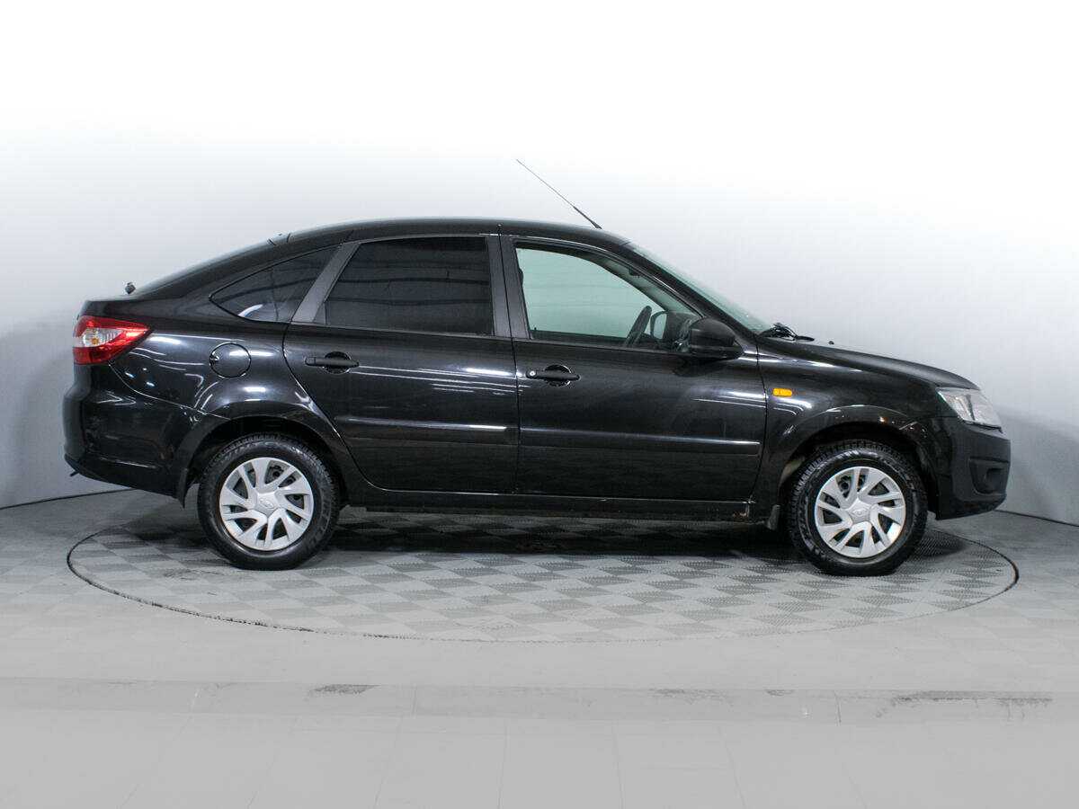 Б/У Лада (ВАЗ) Гранта 2015 года. Фото: #3