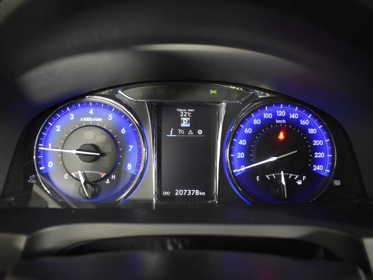 Б/У Тойота Камри 2017 года. Фото: #14