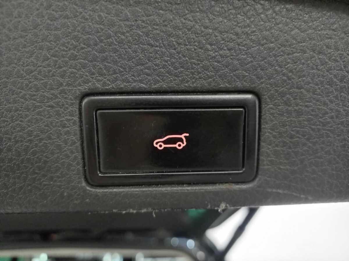 Б/У Фольксваген Туарег 2013 года. Фото: #17