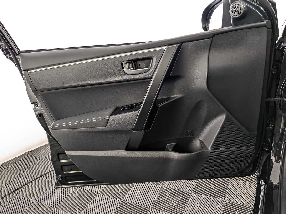 Б/У Тойота Королла 2017 года. Фото: #14