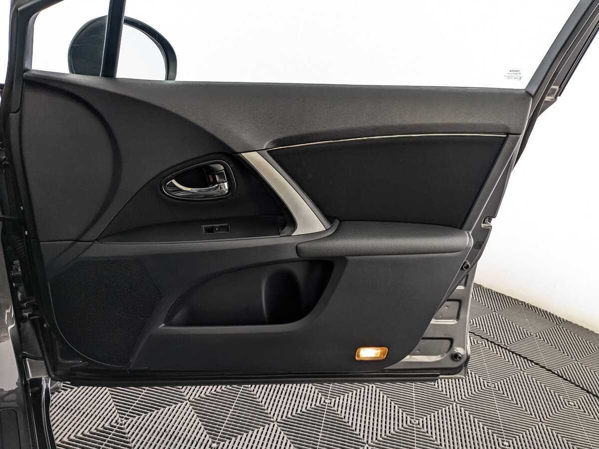 Toyota Avensis 2012 года с пробегом. Фото: #19